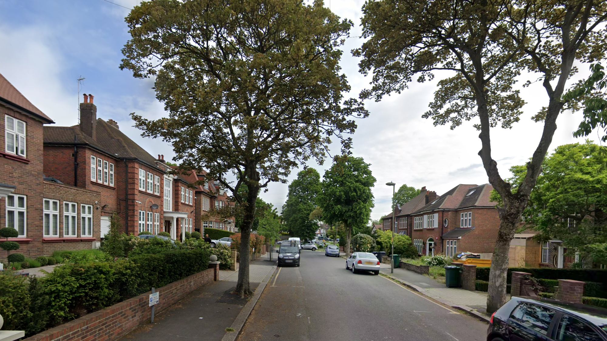 Tree-lined Goodyers Gardens looking along the cul-de-sac